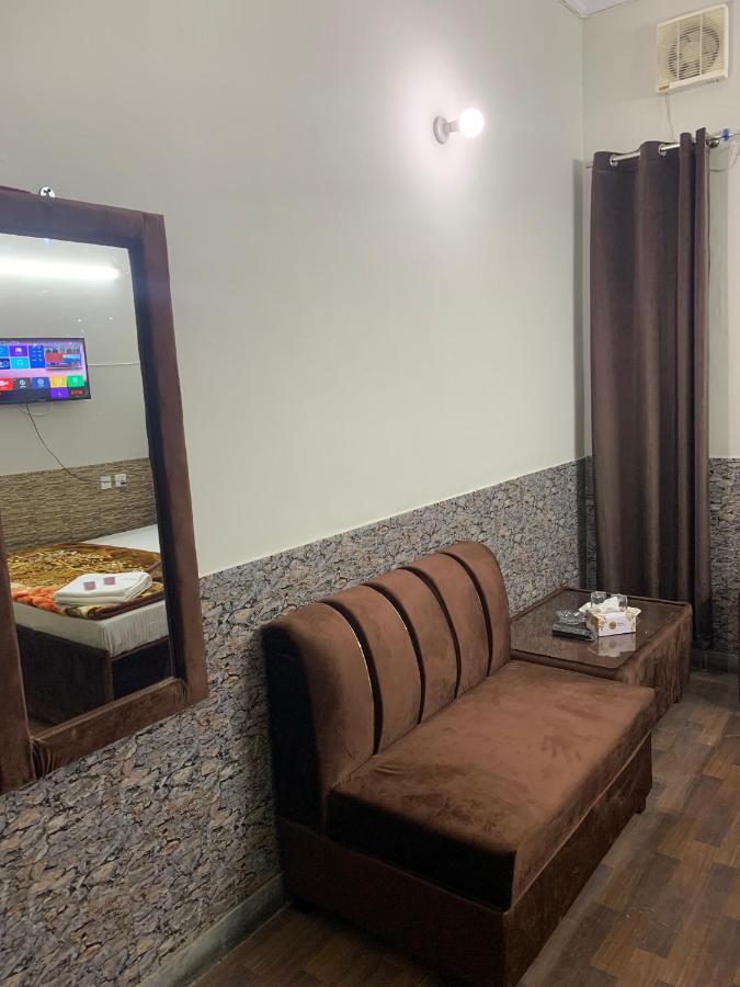 Eden Plus Executive Hotel Лахор Екстериор снимка