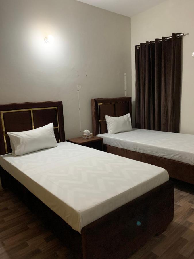 Eden Plus Executive Hotel Лахор Екстериор снимка